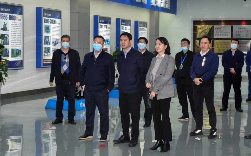 昆明市委常委杨东伟一行到云南1929cc威尼斯动力集团有限公司开展调研